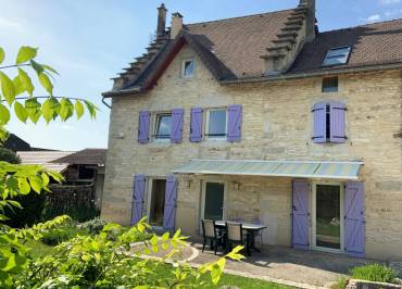 Vue extérieure du gîte O Relais des Gardes de Bouvesse-Quirieu - au bord de la ViaRhona