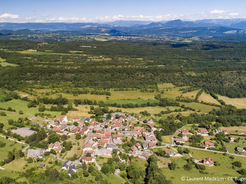 Panorama sur un petit village bugiste