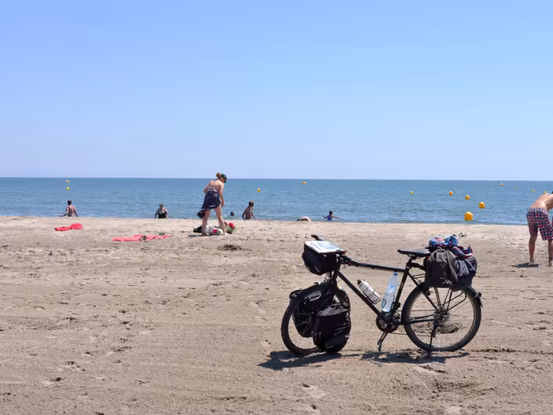 Plage de Port Saint-Louis à vélo