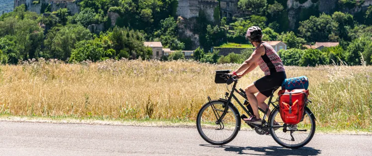 Cycling through the towns and monuments of the Rhône