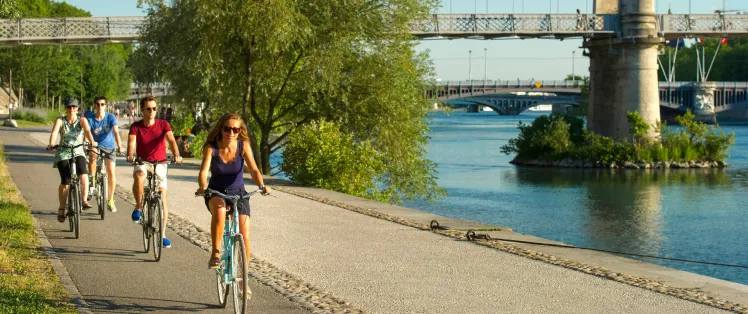 Les berges du Rhône à vélo à Lyon