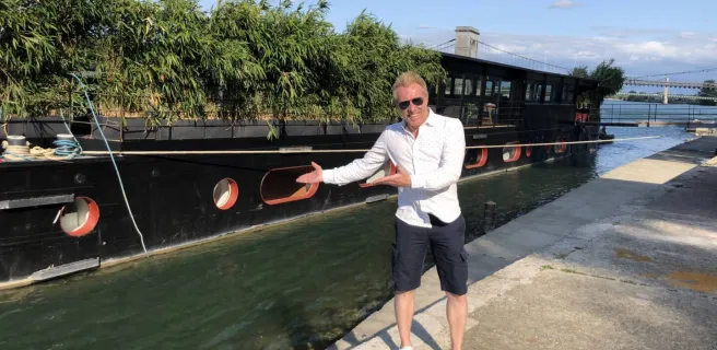 Bed and Bicycle (La Péniche) Vienne // a supprimer