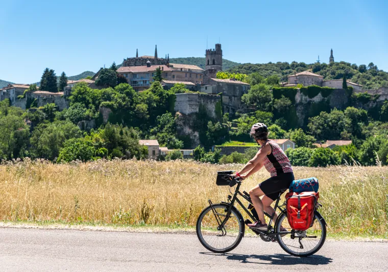 Cycling through the towns and monuments of the Rhône
