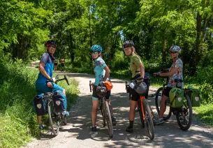 Cyclists on the ViaRhôna