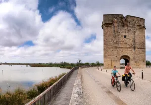 Cyclists visit Orange 