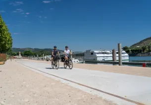 Cyclists in Tournon-sur-Rhône