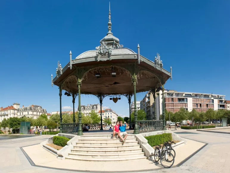 Valence et le kiosque Peynet